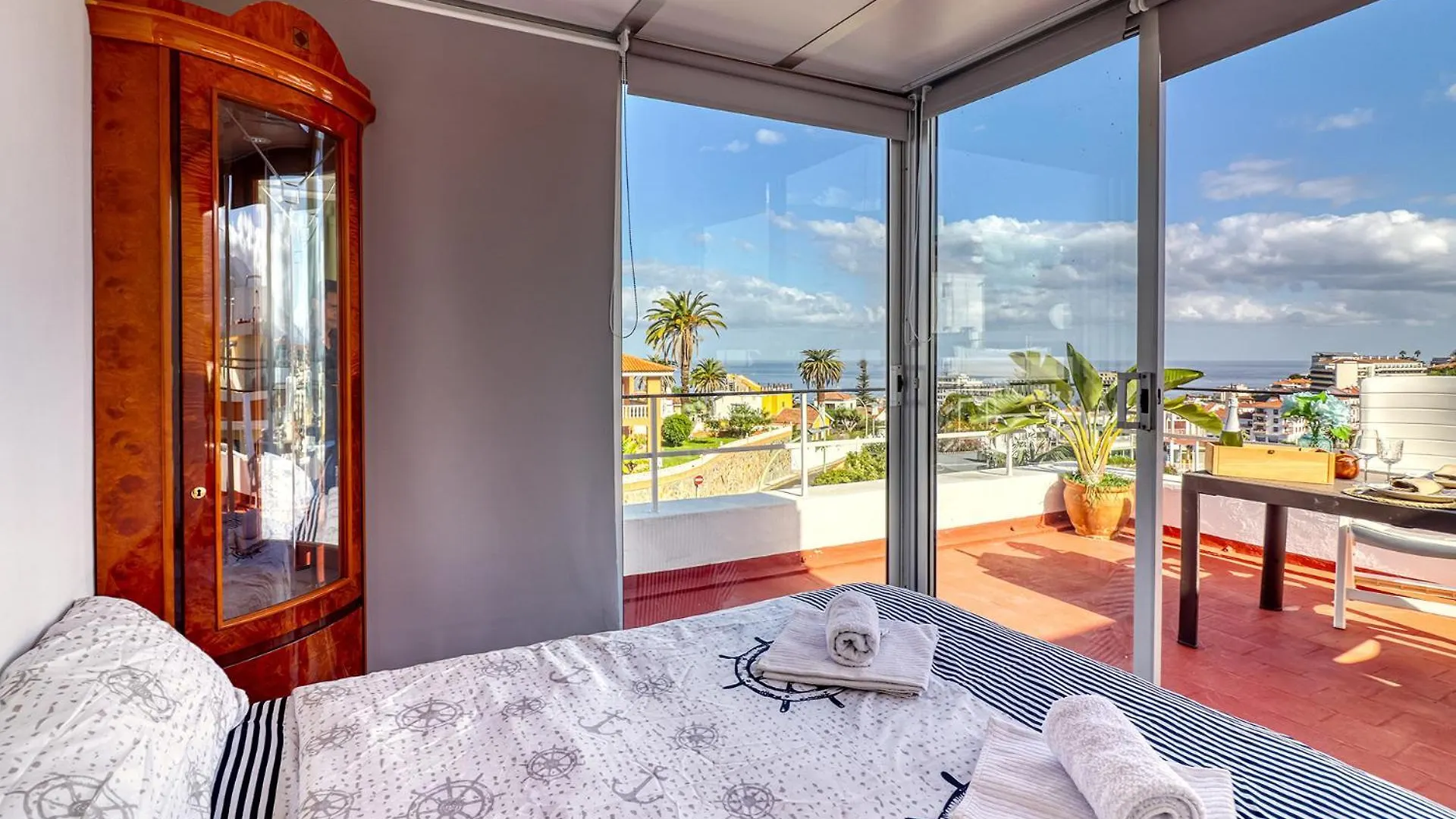 Apartamento Spacious Penthouse With King-Size Bed, Huge Terrace, Ocean & Teide View Puerto de la Cruz
