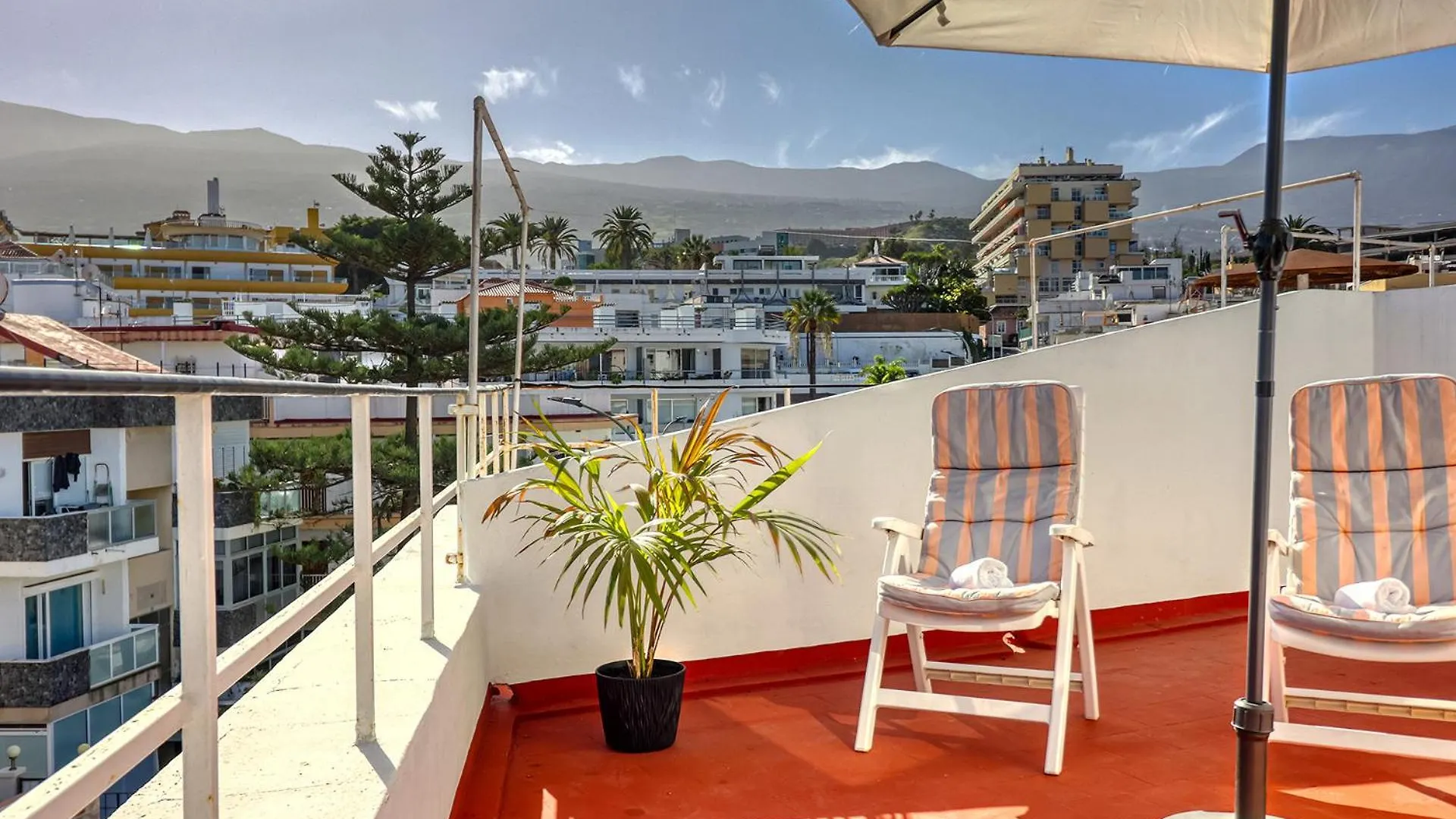 Apartment Spacious Penthouse With King-Size Bed, Huge Terrace, Ocean & Teide View Puerto de la Cruz