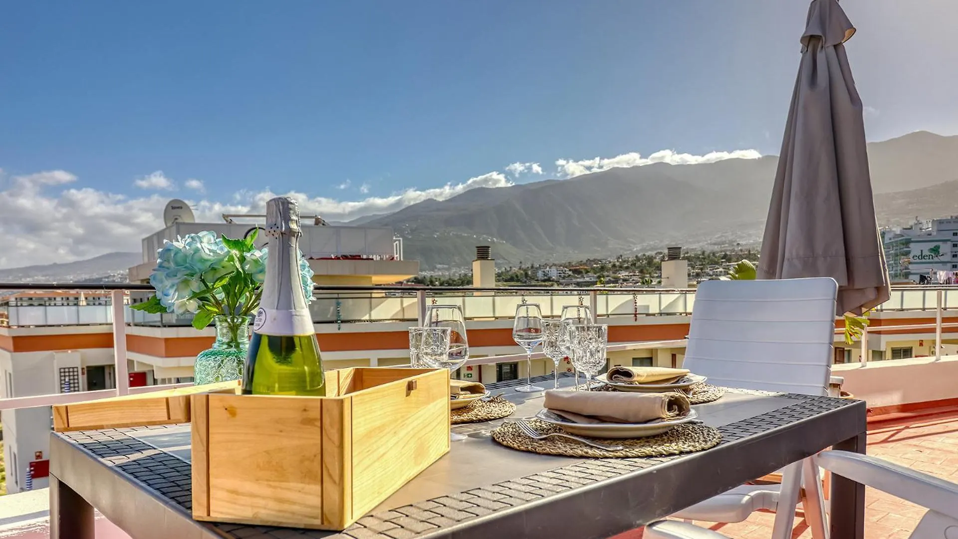 Spacious Penthouse With King-Size Bed, Huge Terrace, Ocean & Teide View Puerto de la Cruz  0*, Puerto de la Cruz (Tenerife)