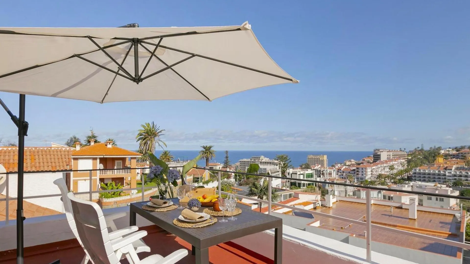 Apartment Spacious Penthouse With King-Size Bed, Huge Terrace, Ocean & Teide View Puerto de la Cruz